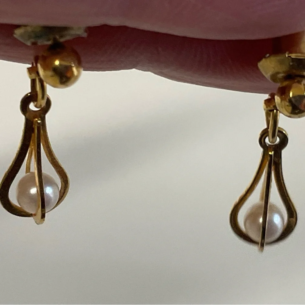 Dangle Earrings pierced goldtone faux pearl 1” long